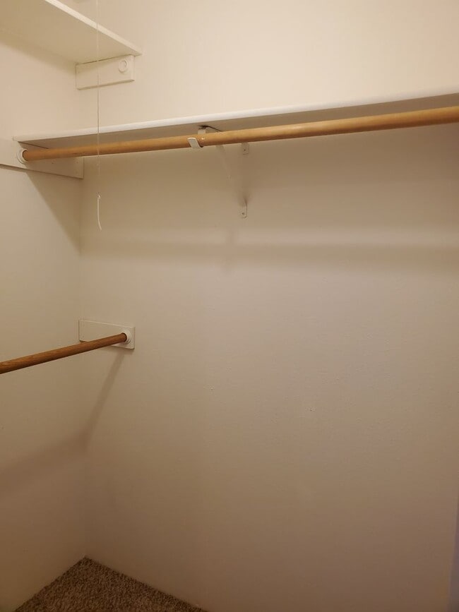 Building Photo - Darling 2 bedroom between Manette & Illahee