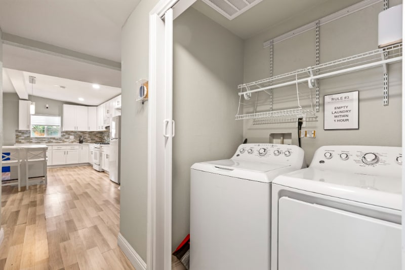 Building Photo - 2417 E Wilson Ave