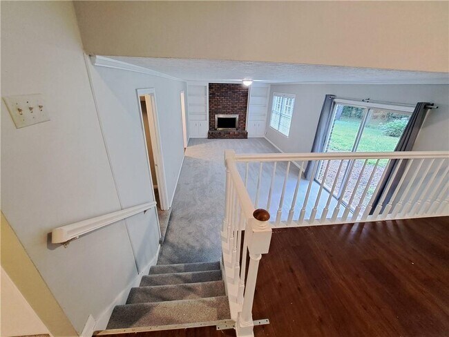 Building Photo - 844 Chandler Dr SW