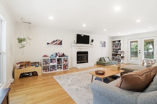 Building Photo - 3Bed/2.5Bath Family Home in Snee Farms