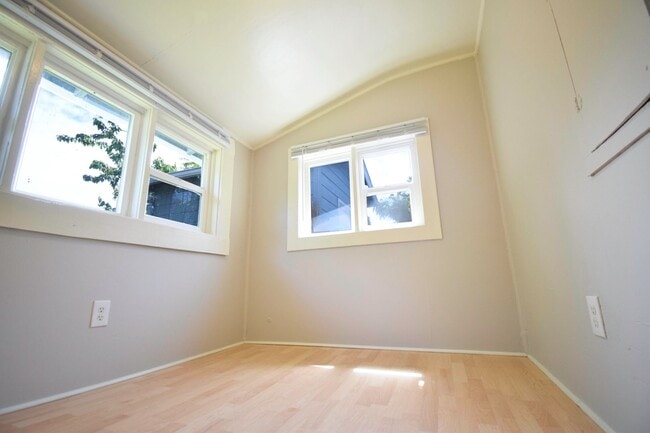 Building Photo - 2 Bedroom 1 Bath Home with Large Yard in t...