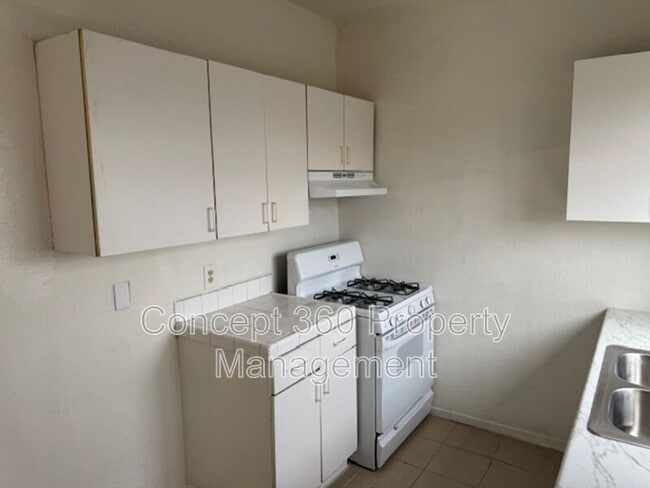 Building Photo - 758 Cerritos Ave