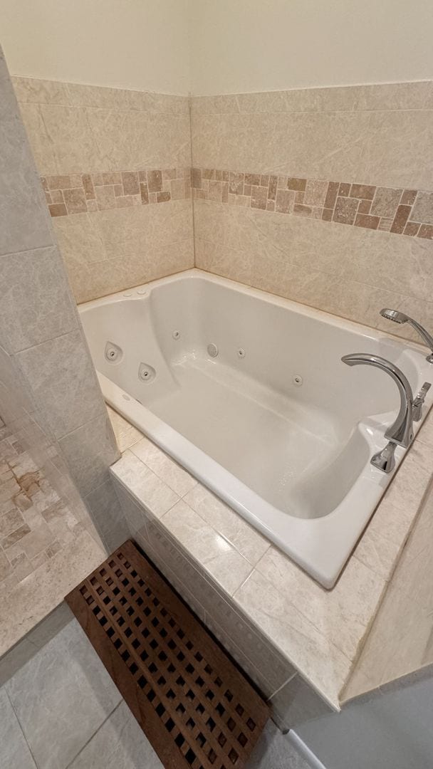 Building Photo - 3/2 POOL home in Harbor Estates Stuart--No HOA & Lots of Parking!