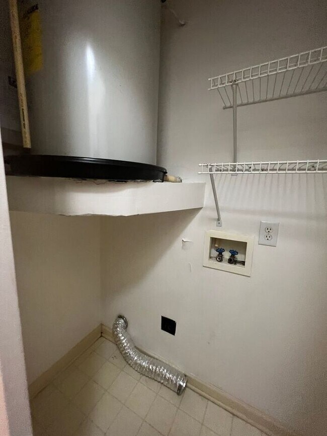 Building Photo - Central Wilmington! Live across from The Point at Barclay! Lovely one level patio home in popular...