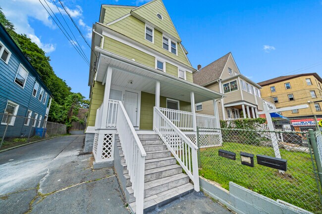 Building Photo - 220 Hillside Ave