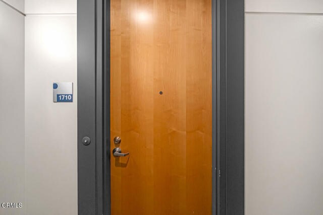 Building Photo - 801 S Grand Ave