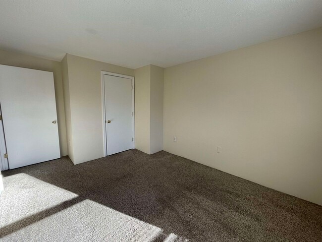 Building Photo - 96 Powers St