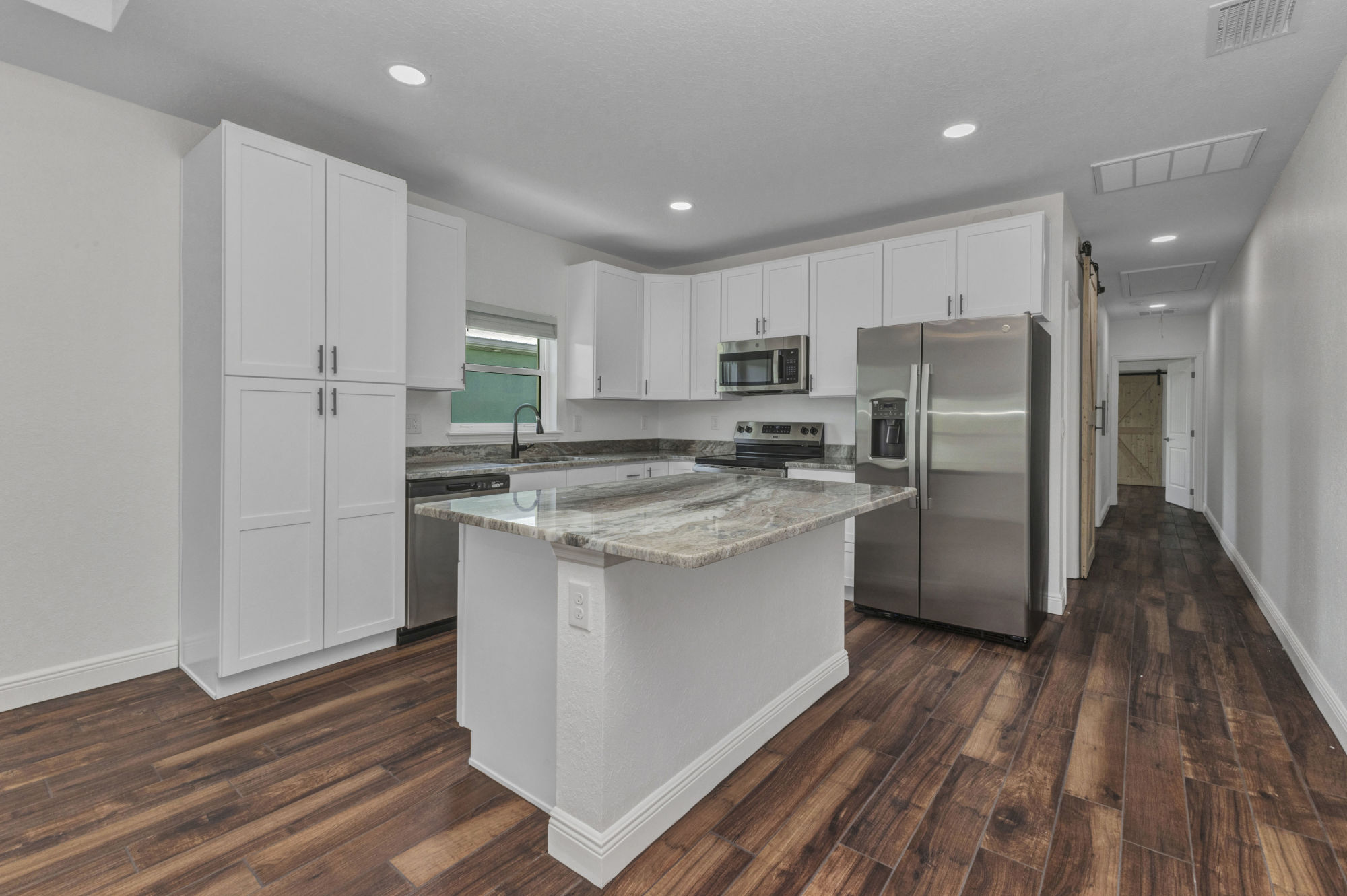 Building Photo - 415 Carmalita St