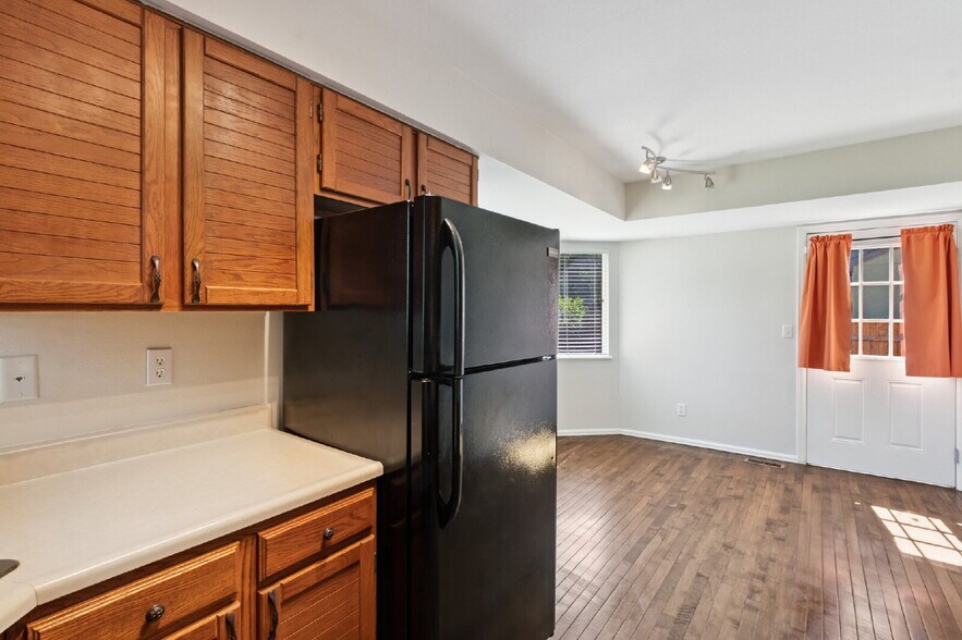 Building Photo - 6067 Wisteria Dr