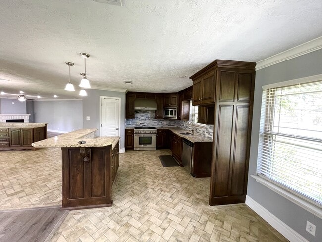 Building Photo - 1365 Wisteria St