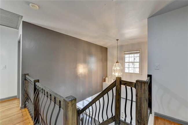 Building Photo - 525 Abernathy Rd NE