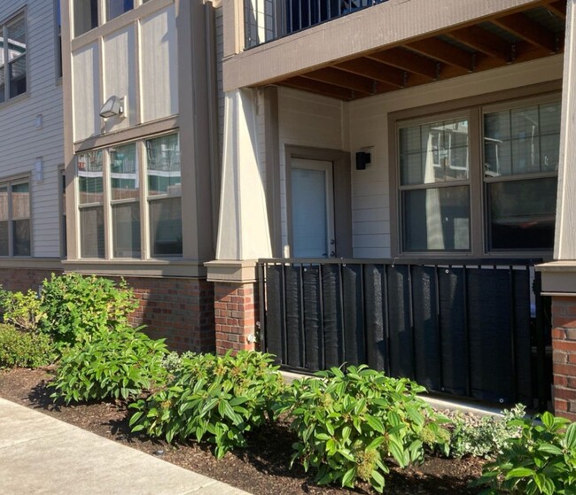 Building Photo - Bright 2Bd 2Ba Beaverton Condo!! By Nike, ...