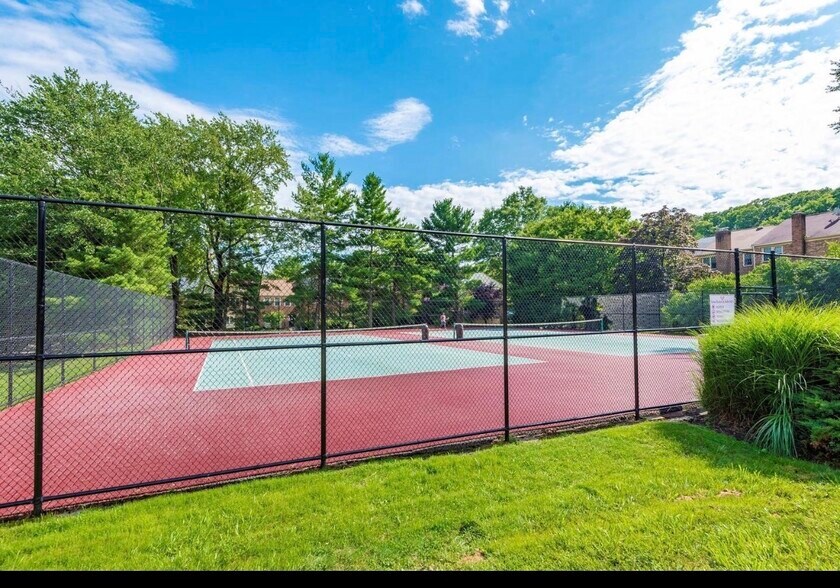 Building Photo - 11423 Commonwealth Dr