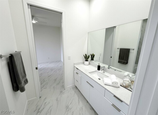 Building Photo - 1027 Kismet Pkwy W