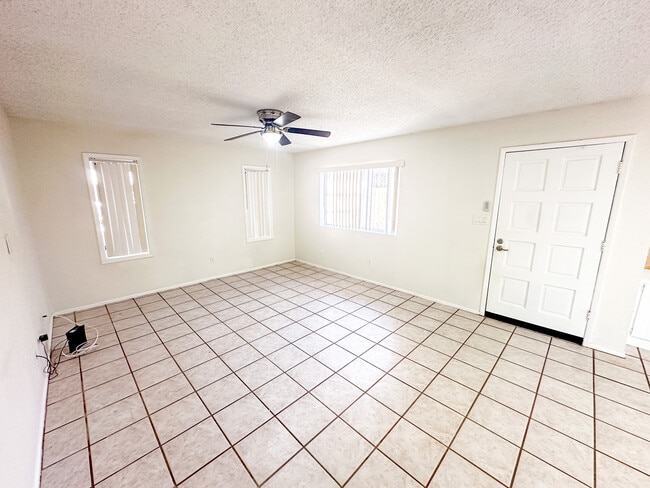 Building Photo - 173 W 27th Pl