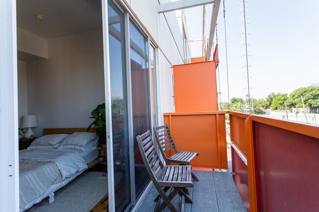 Building Photo - Cozy 1/BR 1/BA with Private Balcony & Mode...