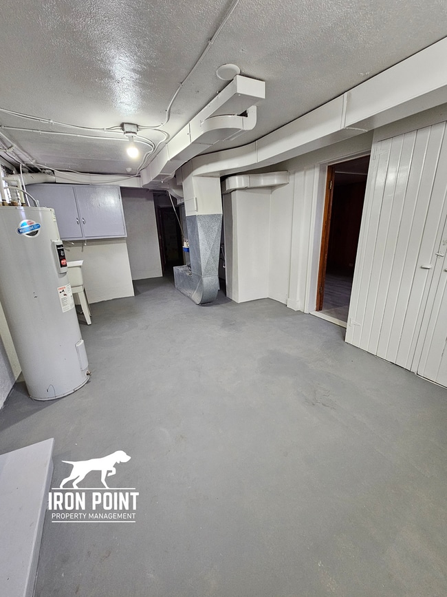 Building Photo - Move-in Special-Renovated 3bed/2bath home w/gas fireplace, garage, near downtown Caldwell.