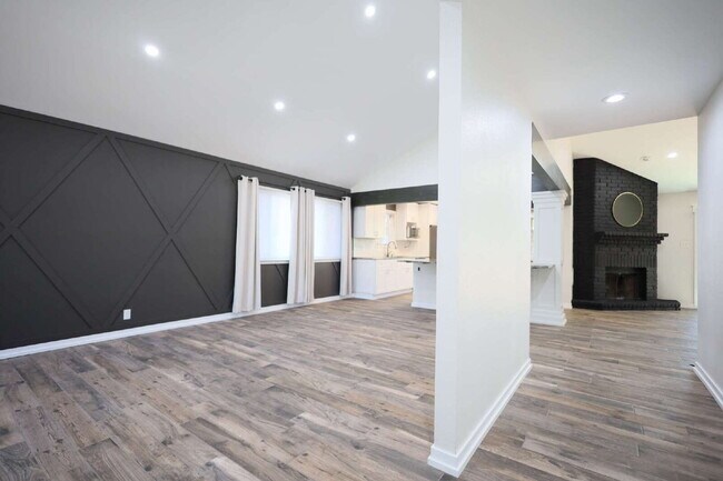 Building Photo - Updated 3 Bed / 2 Bath One-Story Home in S...