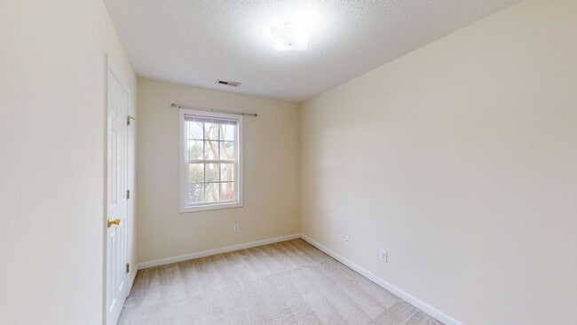 Building Photo - 504 Sumrell Way