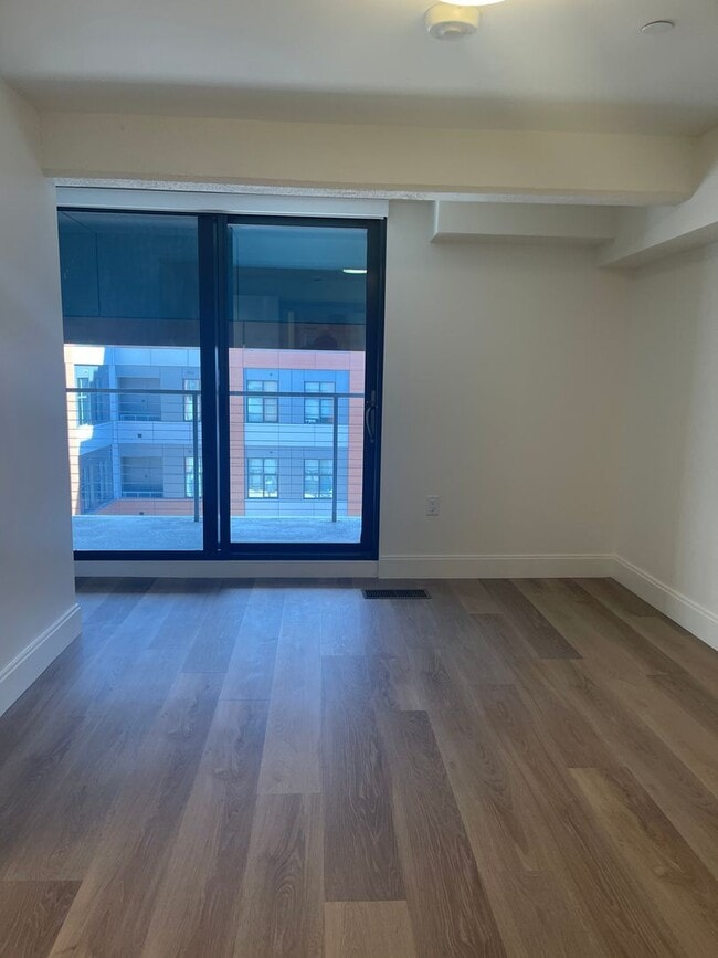 Building Photo - LUXURY 2 BED 2.5 BATH DUPLEX, All New , Laundry in Unit Garage Pool,. NO fee