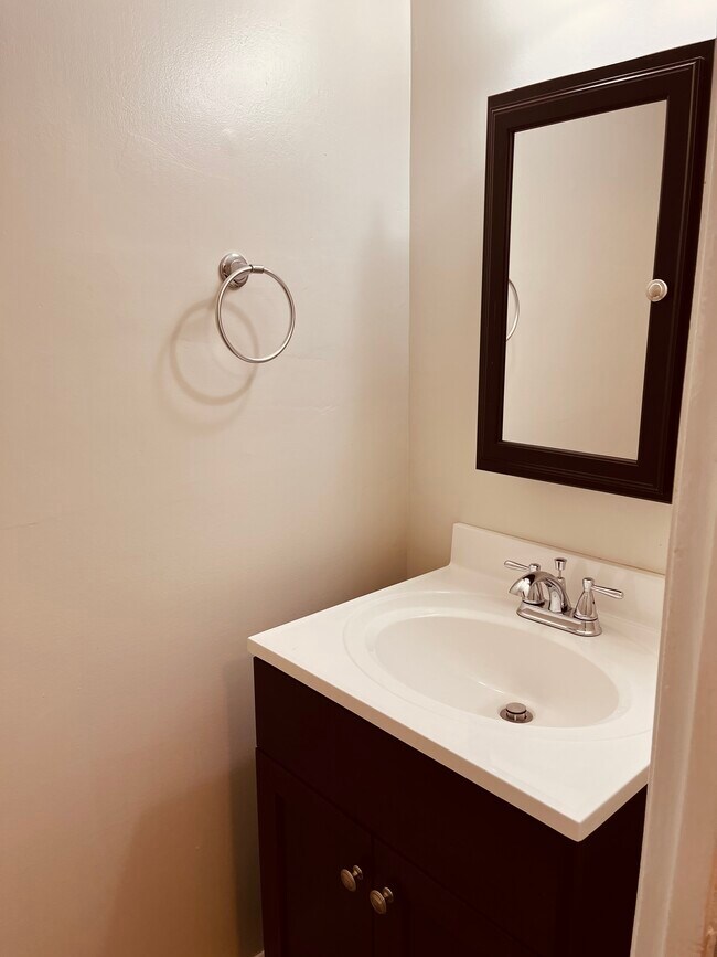 Building Photo - 2 Wimbledon Ln