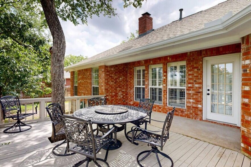 Building Photo - 1803 Fernhaven Cir