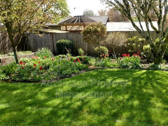 Building Photo - 2350 NW Green Cir