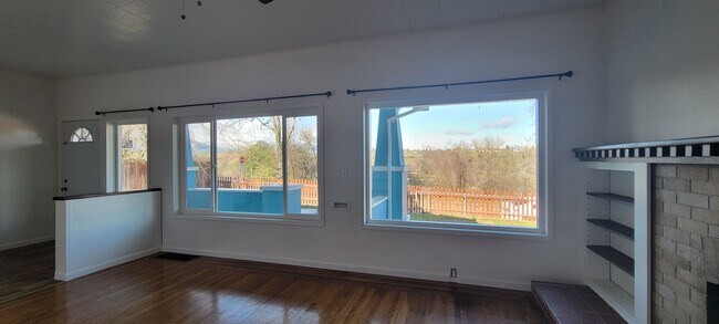 Building Photo - Enjoy The River Breeze On The Front Porch