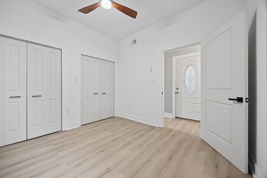 Building Photo - 1109 E Carson St