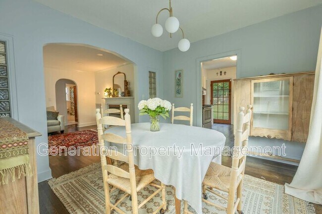 Building Photo - 303 Shawnee Trail