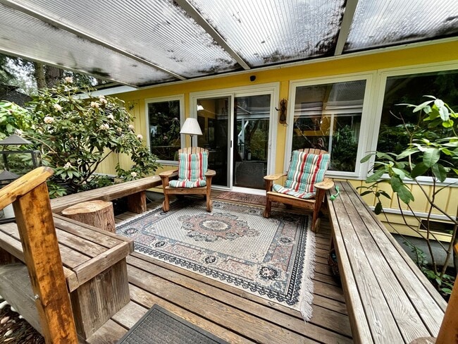 Building Photo - Well Maintained, Cozy, Furnished, Hansville Home on 3/4 Acre Lot!