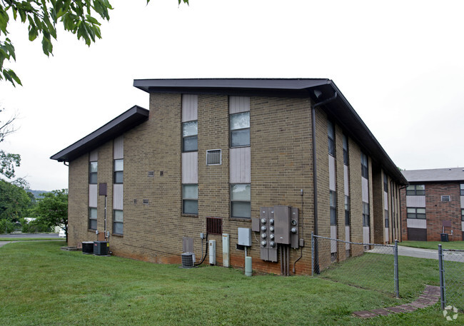 Building Photo - Pine Ridge Apartments