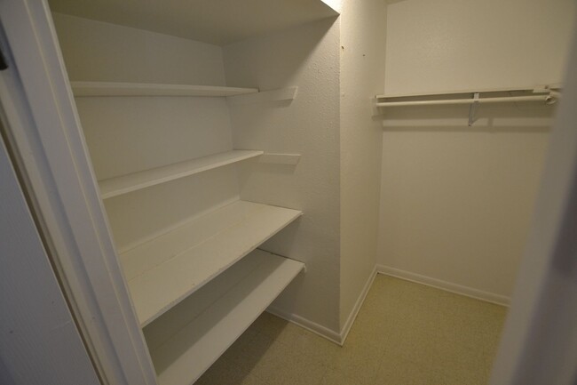 Building Photo - 2 bedroom, 2 bath apartments in Sherwood F...