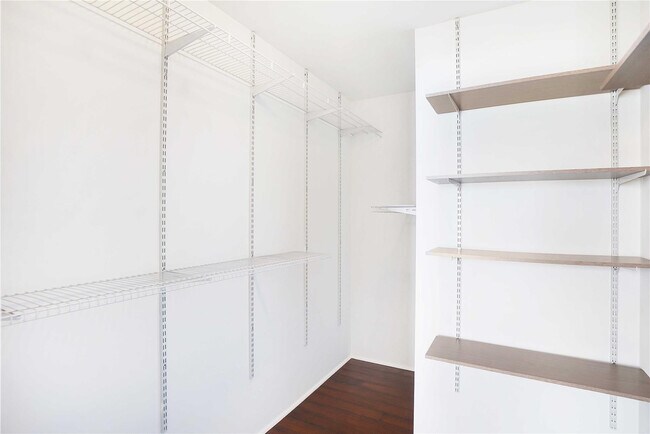 Building Photo - 741 NE 4th Ave