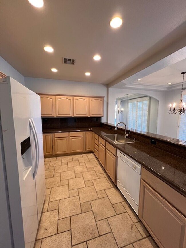 Building Photo - Condo on TPC Summerlin golf course! $2250/...