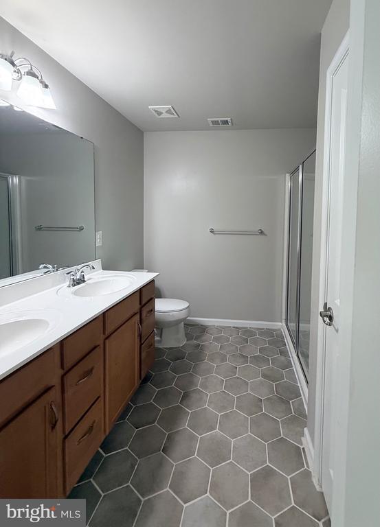 Building Photo - 9411 Wood Creek Cir