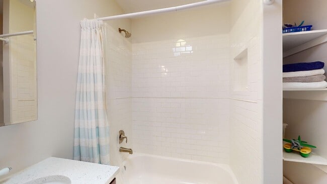 Building Photo - 1700 D St SE