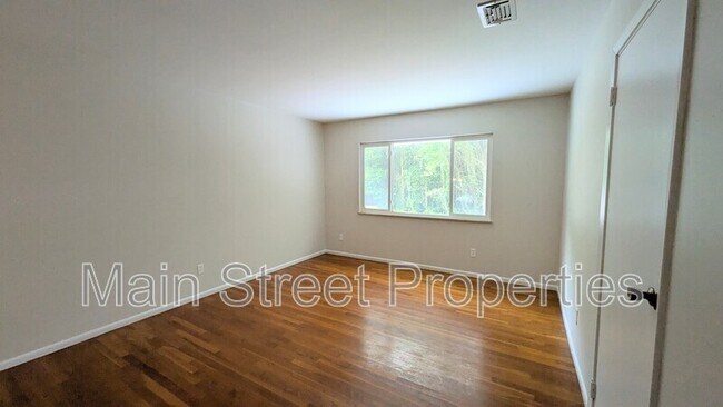 Building Photo - 2117 Pullman Cir