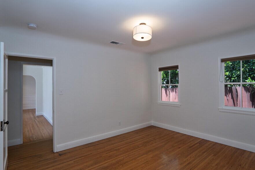 bedroom 1 - 638 N Gardner St