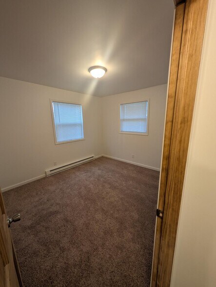 Building Photo - 9015 Midway Dr
