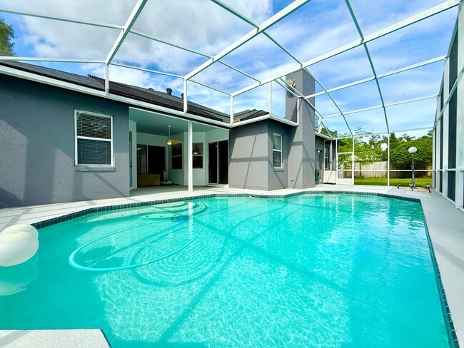 Building Photo - Executive 4bedrooms/3baths Dream pool-home...