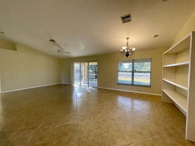 Building Photo - Available Now- 3 bedroom- 2 bath 2 car gar...