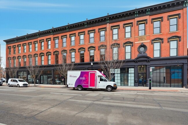 Building Photo - 408 Scott St