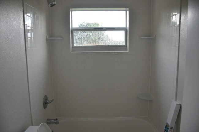 Building Photo - 480 Garden Dr S