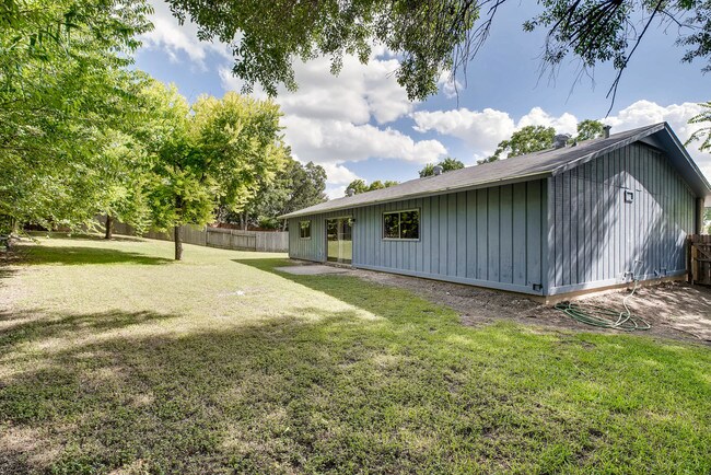 Building Photo - 16406 Spruce Cove St