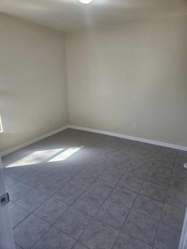 Building Photo - 3/2 DUPLEX