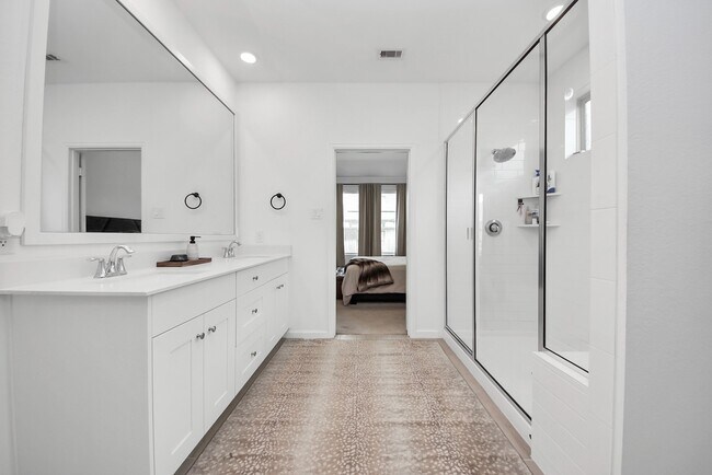 Building Photo - 4946 Sky Blf Dr