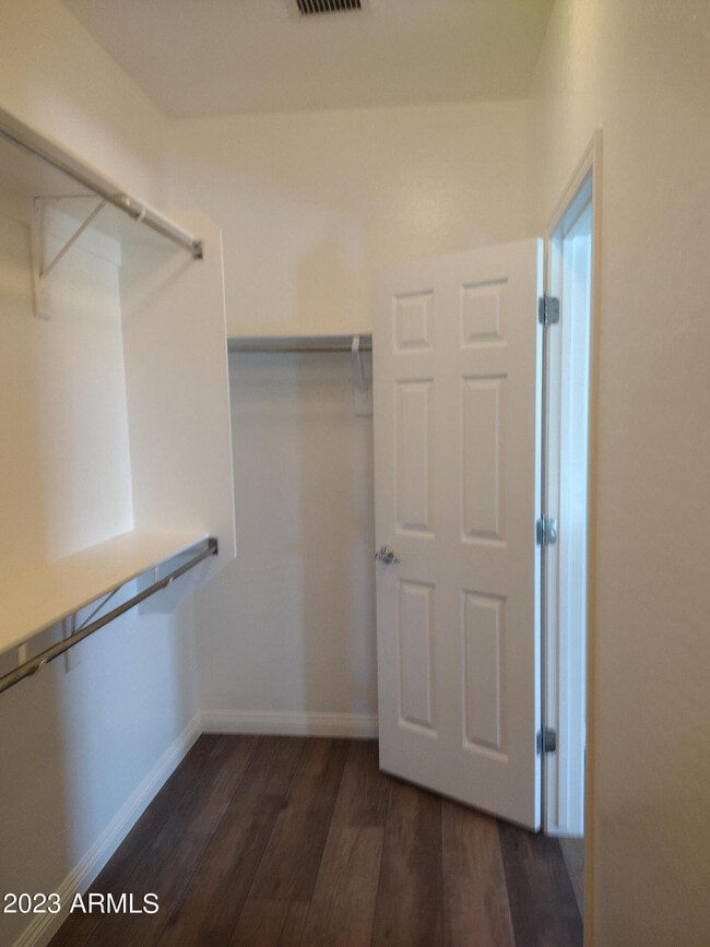 Building Photo - 466 E Yellow Wood Ave