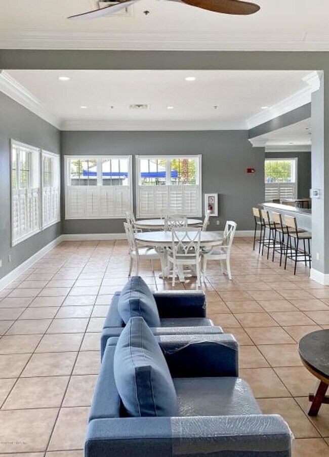 Building Photo - Charming 3-Bed, 2-Bath Condo in Key West-S...