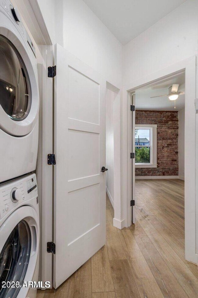 Building Photo - 912 E Roosevelt St